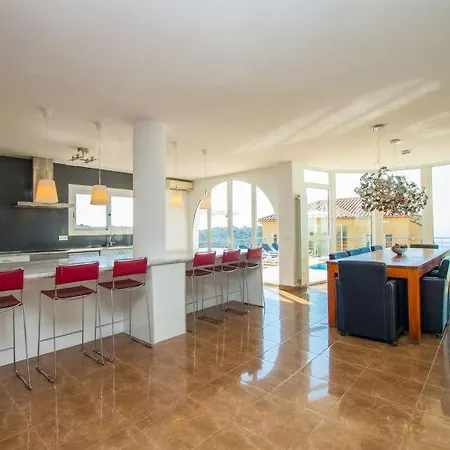 Sant Eloi Sleeps 12 Pool Wifi * Lloret de Mar