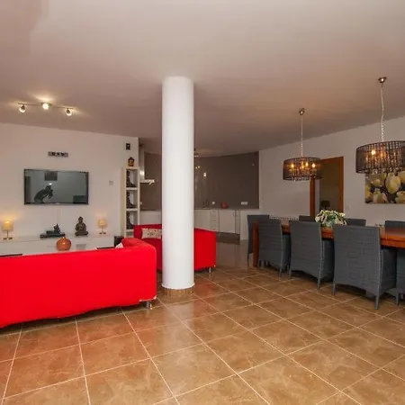 Сasa de vacaciones Sant Eloi Sleeps 12 Pool Wifi Lloret de Mar