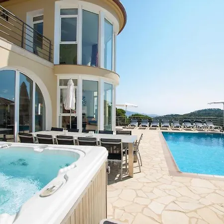 Sant Eloi Sleeps 12 Pool Wifi * Lloret de Mar