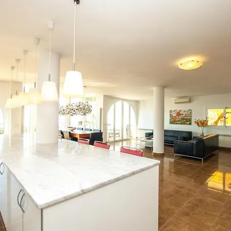Prázdninový dům Sant Eloi Sleeps 12 Pool Wifi