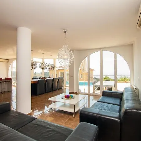 Sant Eloi Sleeps 12 Pool Wifi Сasa de vacaciones Lloret de Mar